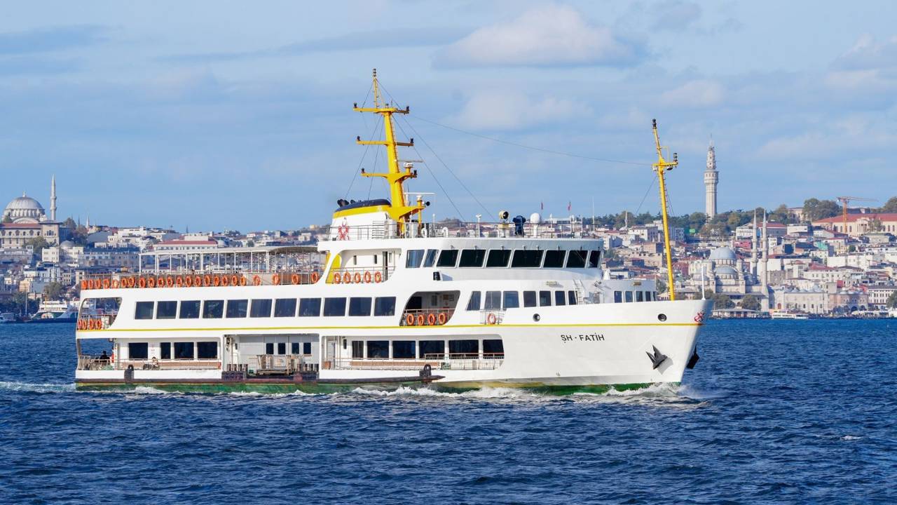 İBB, Şehir Hatları vapurlarında çay, simit ve tost hizmetlerinin kaldırılacağı