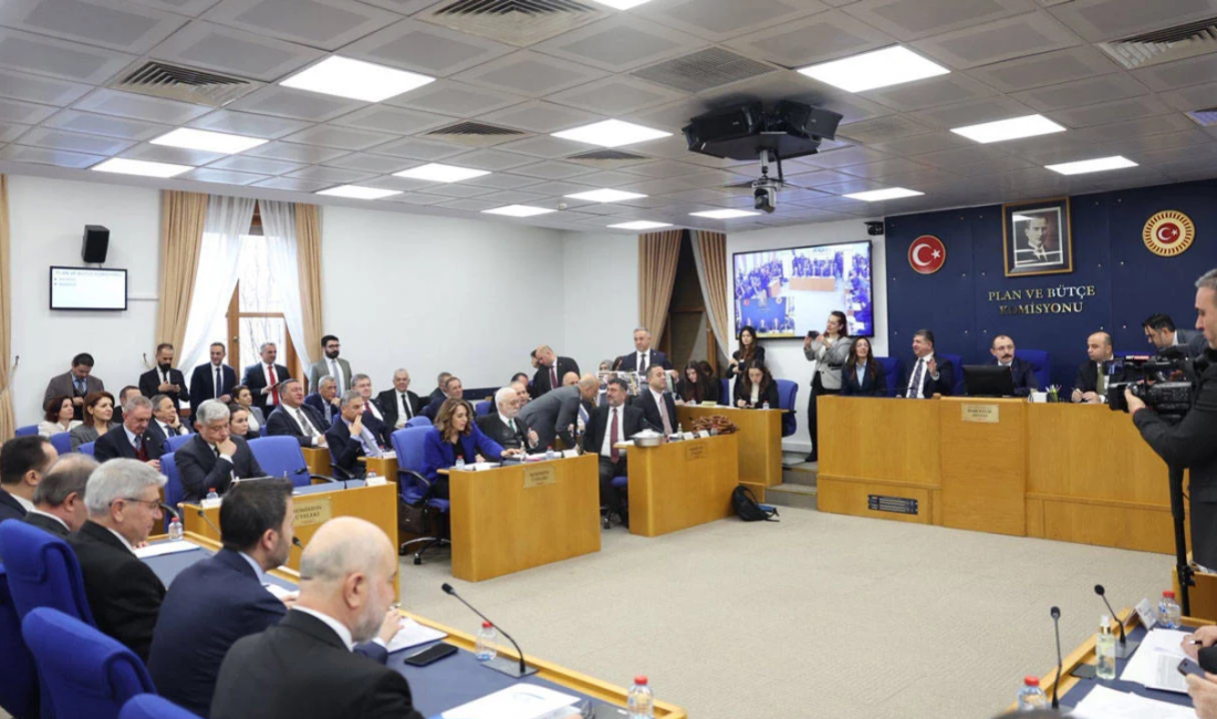 En düşük emekli aylığının 20 bin liraya çıkarılmasını öngören düzenleme,