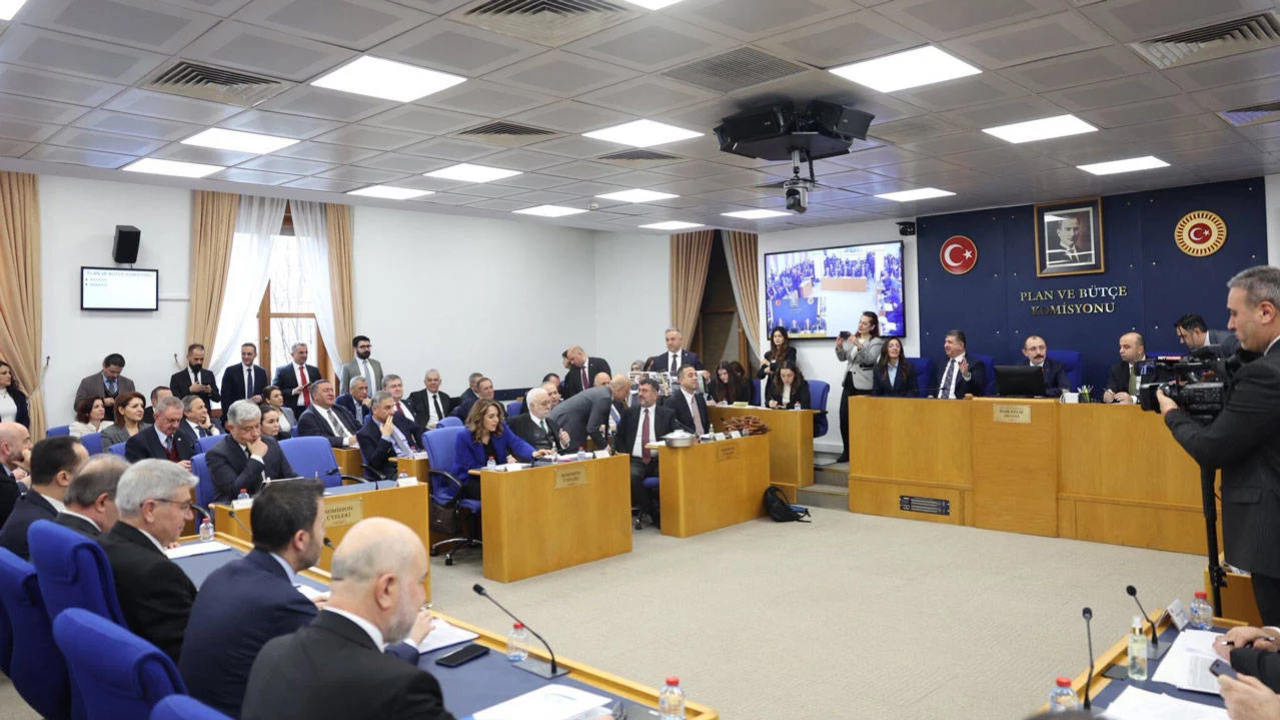 En düşük emekli aylığının 20 bin liraya çıkarılmasını öngören düzenleme,