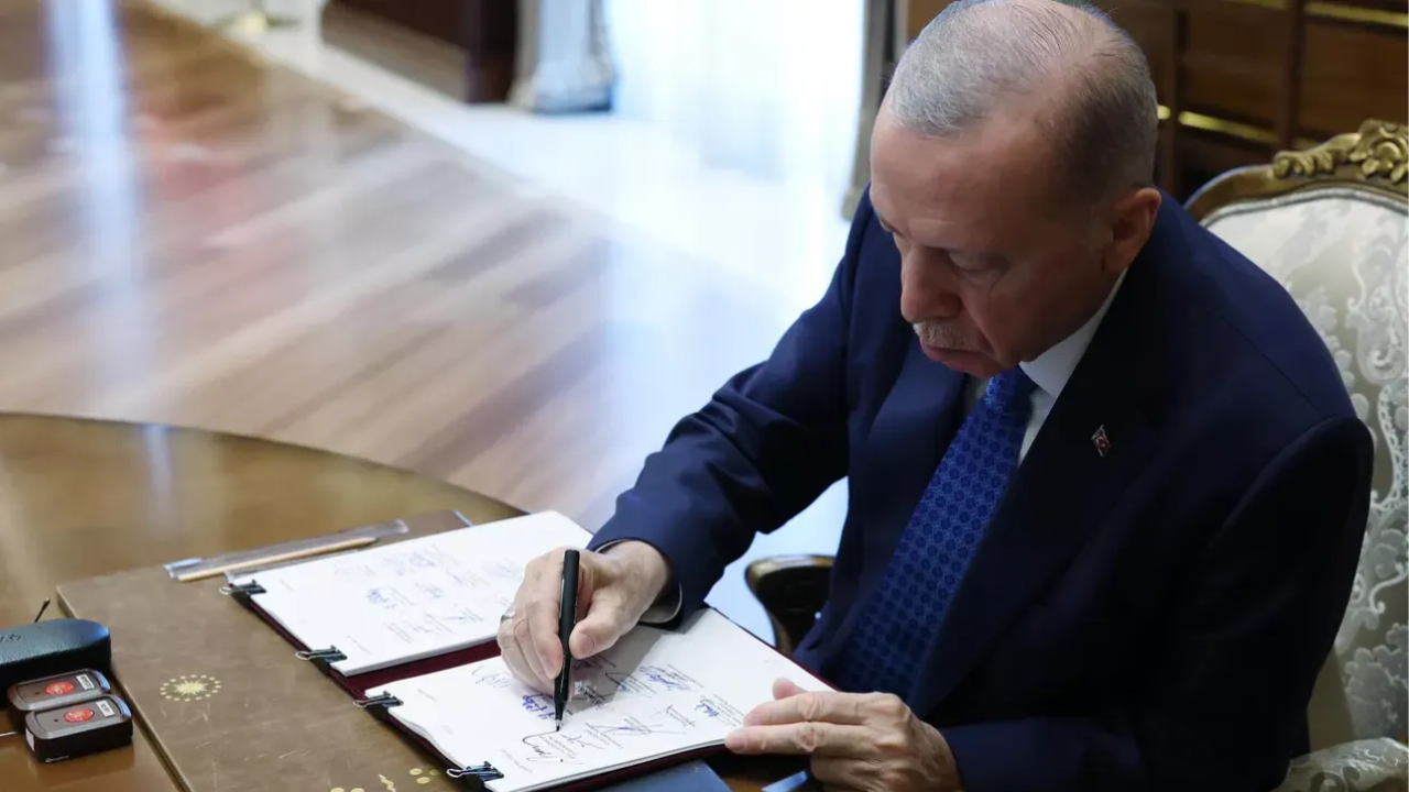 Resmi Gazete’de yayımlanan Cumhurbaşkanlığı atama kararlarıyla Dışişleri Bakan Yardımcılığına Hacı