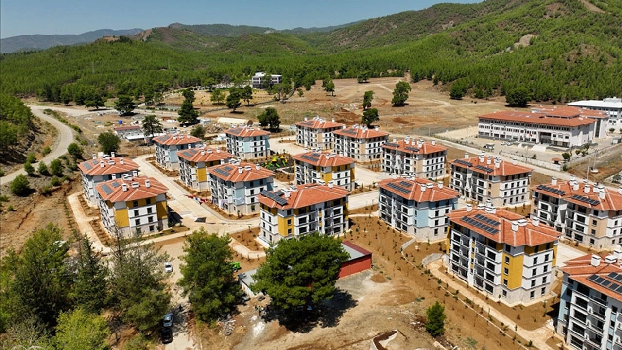 TOKİ’nin 500 bin sosyal konut projesi kapsamında süren kura çekimlerinde