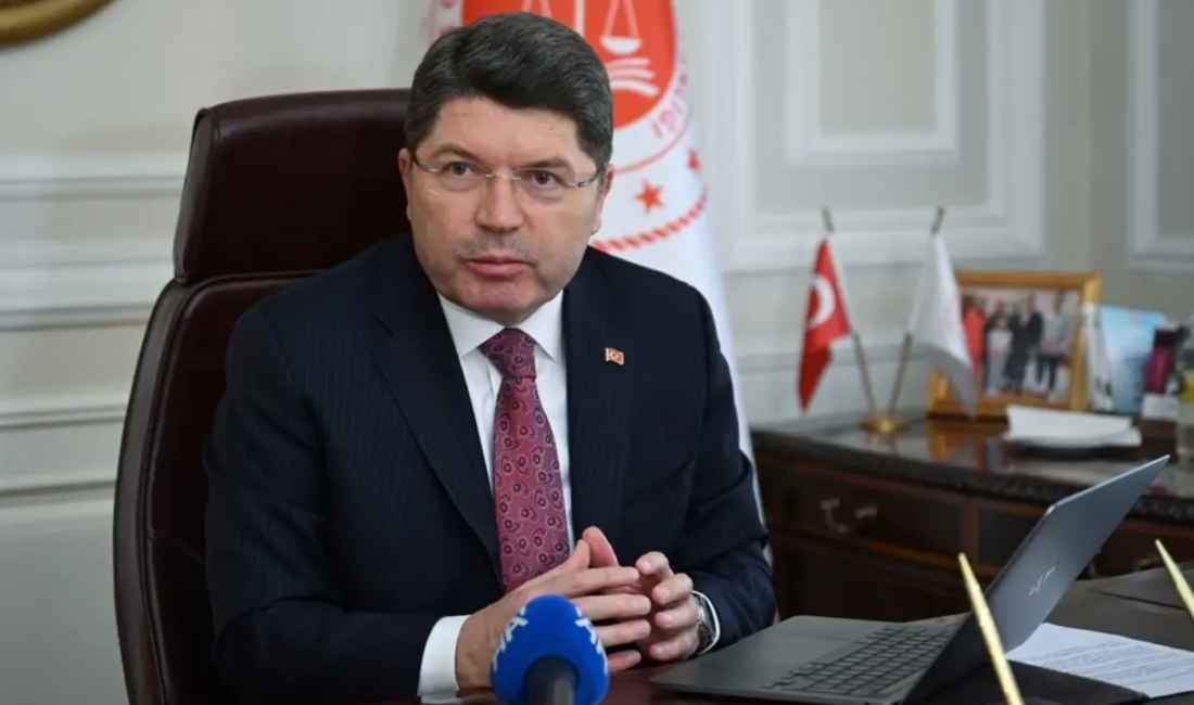 Adalet Bakanı Yılmaz Tunç, Mardin’in Nusaybin ilçesinde Türk bayrağının indirilmesine