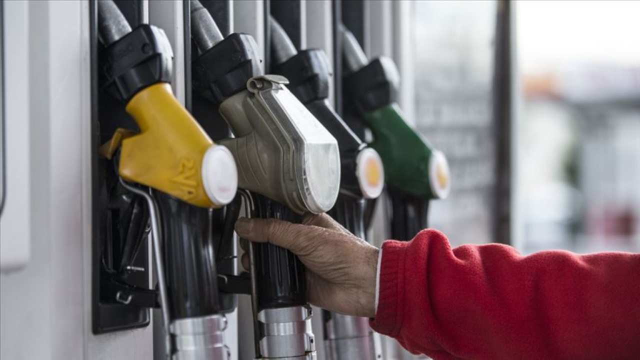 Motorin zammının ardından benzine de yeni artış geliyor. Salı gününden