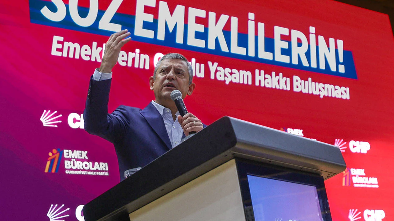 CHP Genel Başkanı Özgür Özel, emeklilerin yaşadığı ekonomik tabloya sert