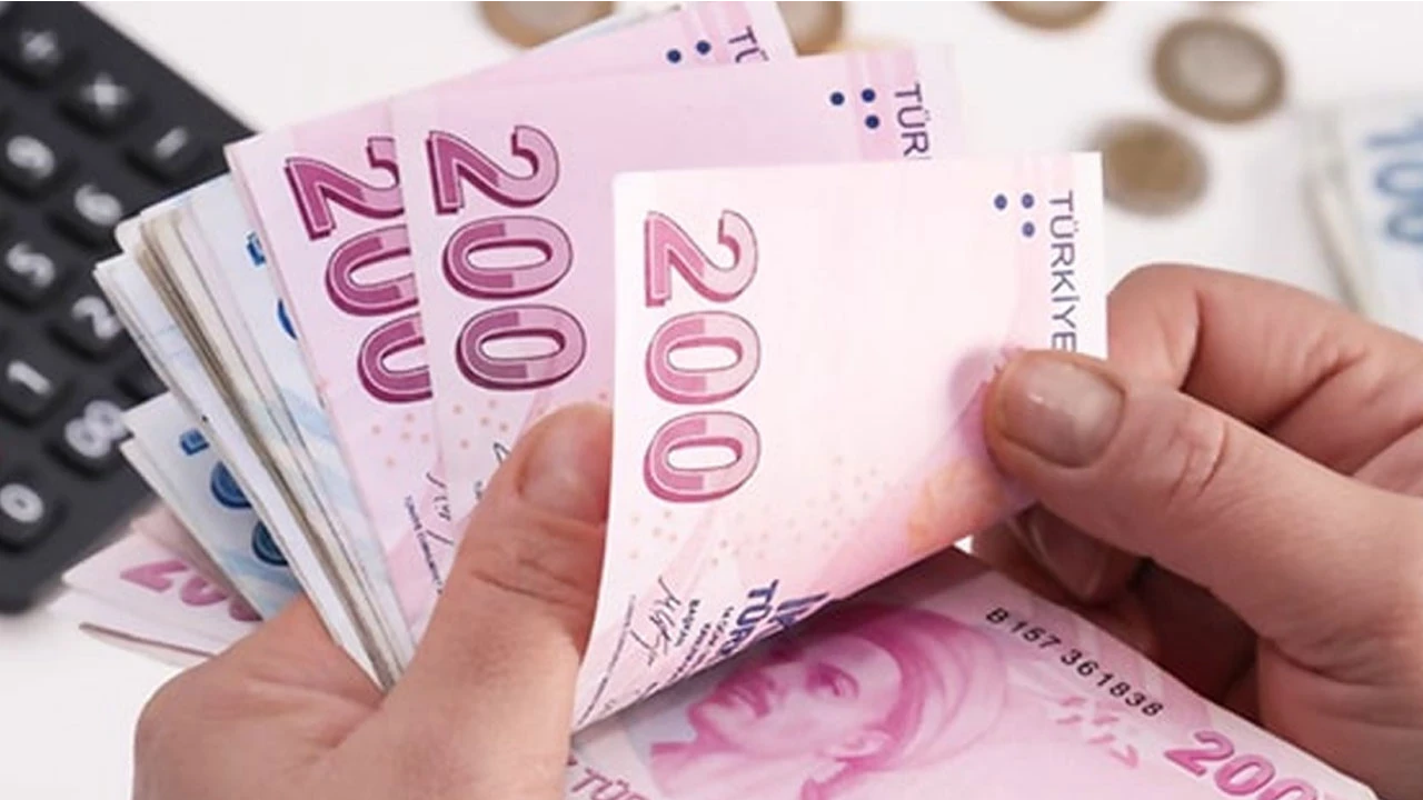 Enflasyon gerilerken maaş ve ücretlerdeki artışlar büyük ölçüde geçmiş fiyat