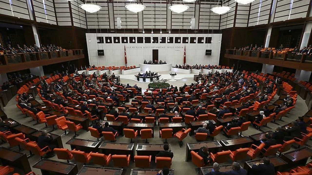 TBMM Genel Kurulu, trafik cezalarının artırılmasını öngören Karayolları Trafik Kanunu