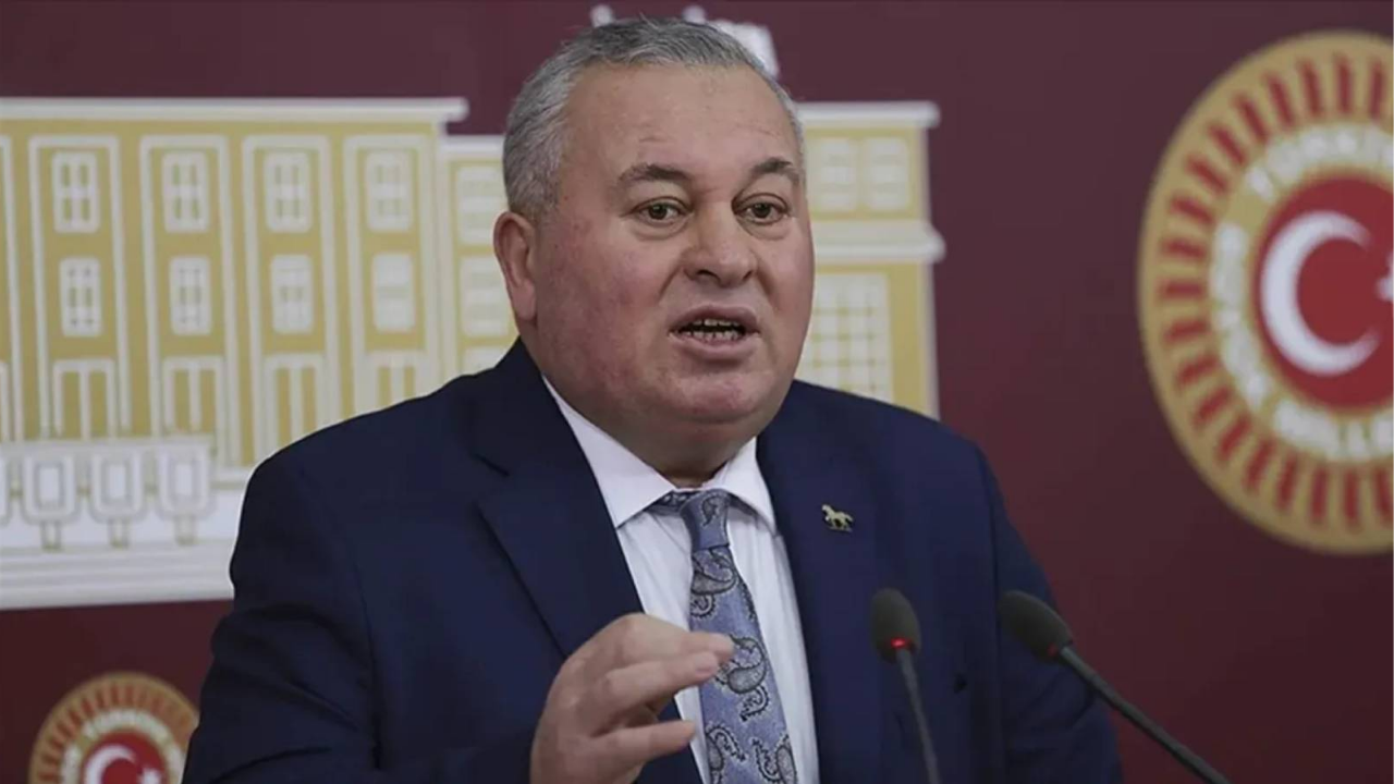 CHP’li Cemal Enginyurt, Murat Özarslan üzerinden yürütülen “sağcılık” eleştirilerine tepki