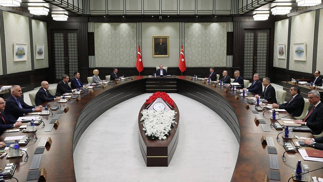 Kabinede başlayan görev değişimleri iki bakanlıkla sınırlı kalmayabilir. Ankara kulislerinde,