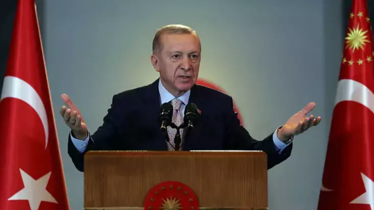 Cumhurbaşkanlığı Külliyesi’nde düzenlenen “Valiler Buluşması”nda konuşan Erdoğan, devlet-millet bağının güçlendirilmesi,