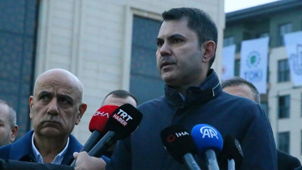 Depremin yıl dönümünde Kahramanmaraş’a giden Bakan Kurum, hem anma programına