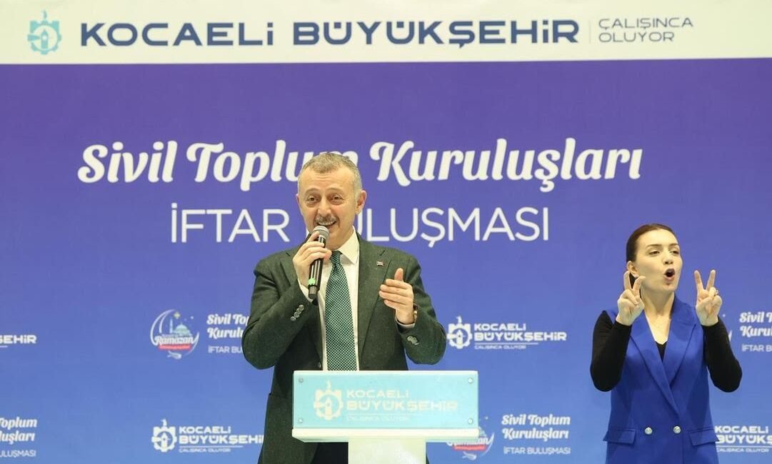 Kocaeli’de düzenlenen geniş katılımlı iftar programında birlik, beraberlik ve Türk
