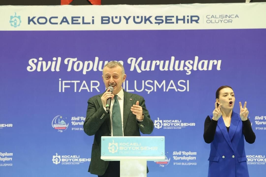 Kocaeli’de düzenlenen geniş katılımlı iftar programında birlik, beraberlik ve Türk