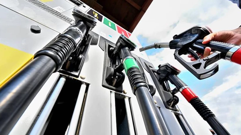 Sektör kaynaklarına göre motorinin litre fiyatına salı gününden itibaren 2,40