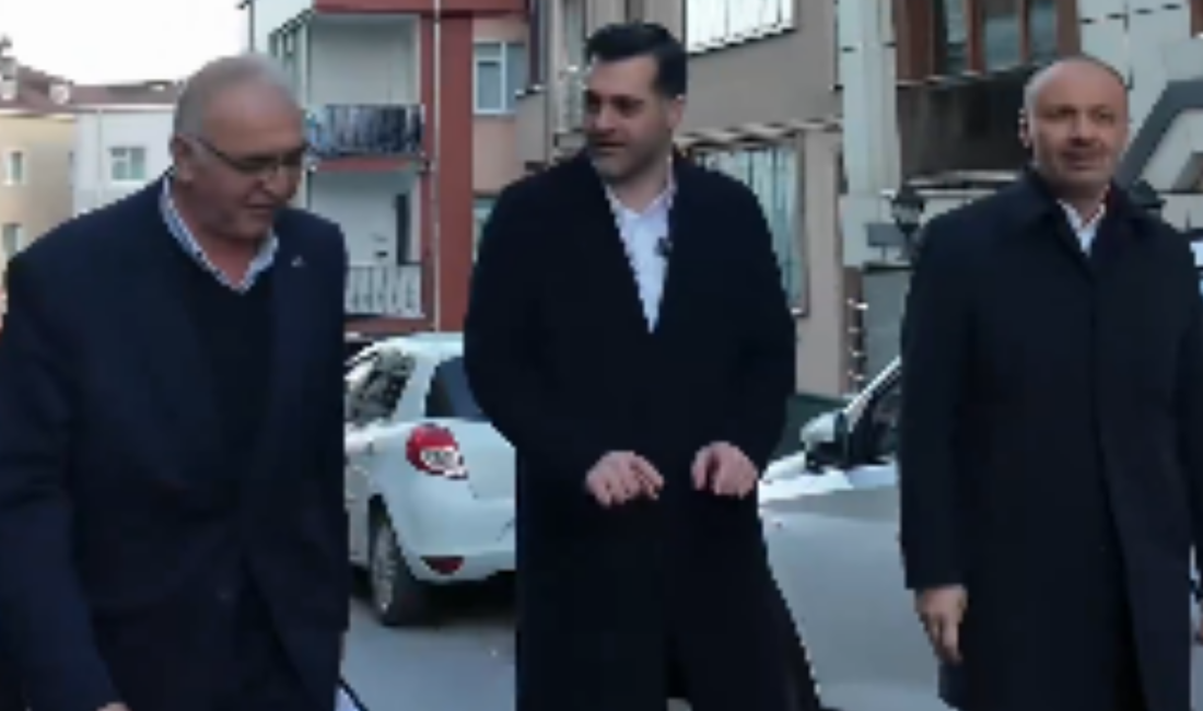 AK Parti Üsküdar İlçe Başkanı Taha Sarıcaoğlu, teşkilat mensuplarıyla birlikte