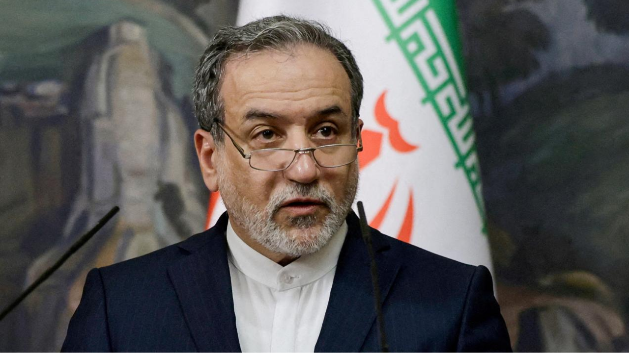 İran Dışişleri Bakanı Abbas Arakçi, ülkenin en eski bankalarından Sepah