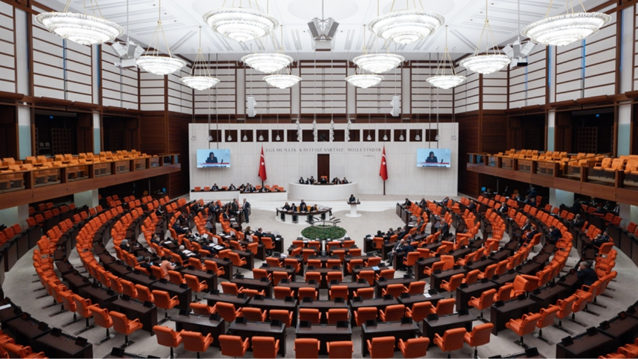 AK Parti Grup Başkanı Abdullah Güler, Meclis'e sunulan 29 maddelik