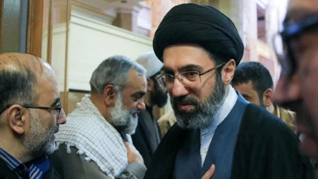 İran’ın yeni dini lideri Mücteba Hamaney’in, ABD ve İsrail’in düzenlediği