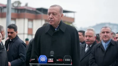 Cumhurbaşkanı Erdoğan, memleketi Rize’nin Güneysu ilçesinde bayram namazını kıldı. Namaz