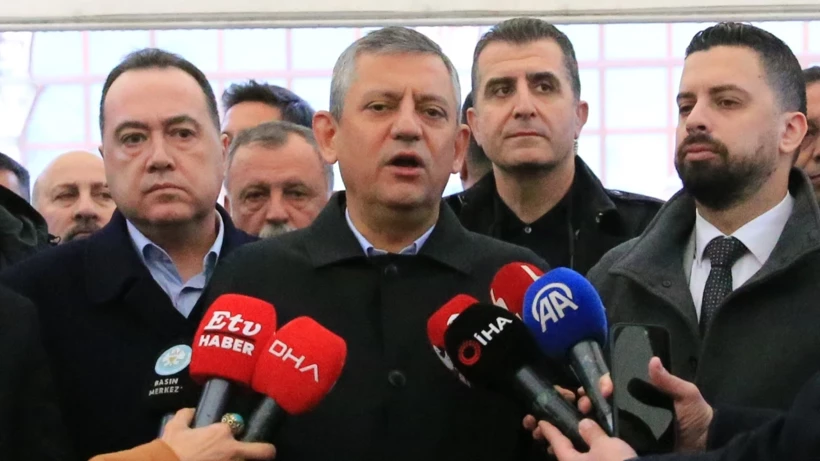 CHP Genel Başkanı Özgür Özel, bayram namazını memleketi Manisa’da kıldı.