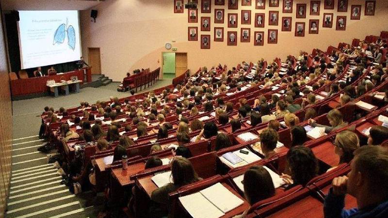 YÖK Başkanı Erol Özvar, üniversitelerde uygulanacak 7+1 ve 6+2 modeliyle