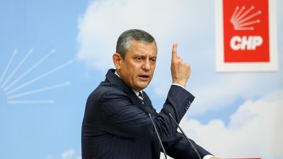 CHP’li belediyelere yönelik soruşturmalar sürerken, CHP Genel Başkanı Özgür Özel’in