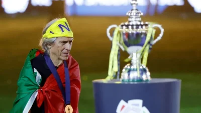 Jorge Jesus, Al-Nassr'daki şampiyonluk sonrası veda ederken "Şampiyon olamadığım tek