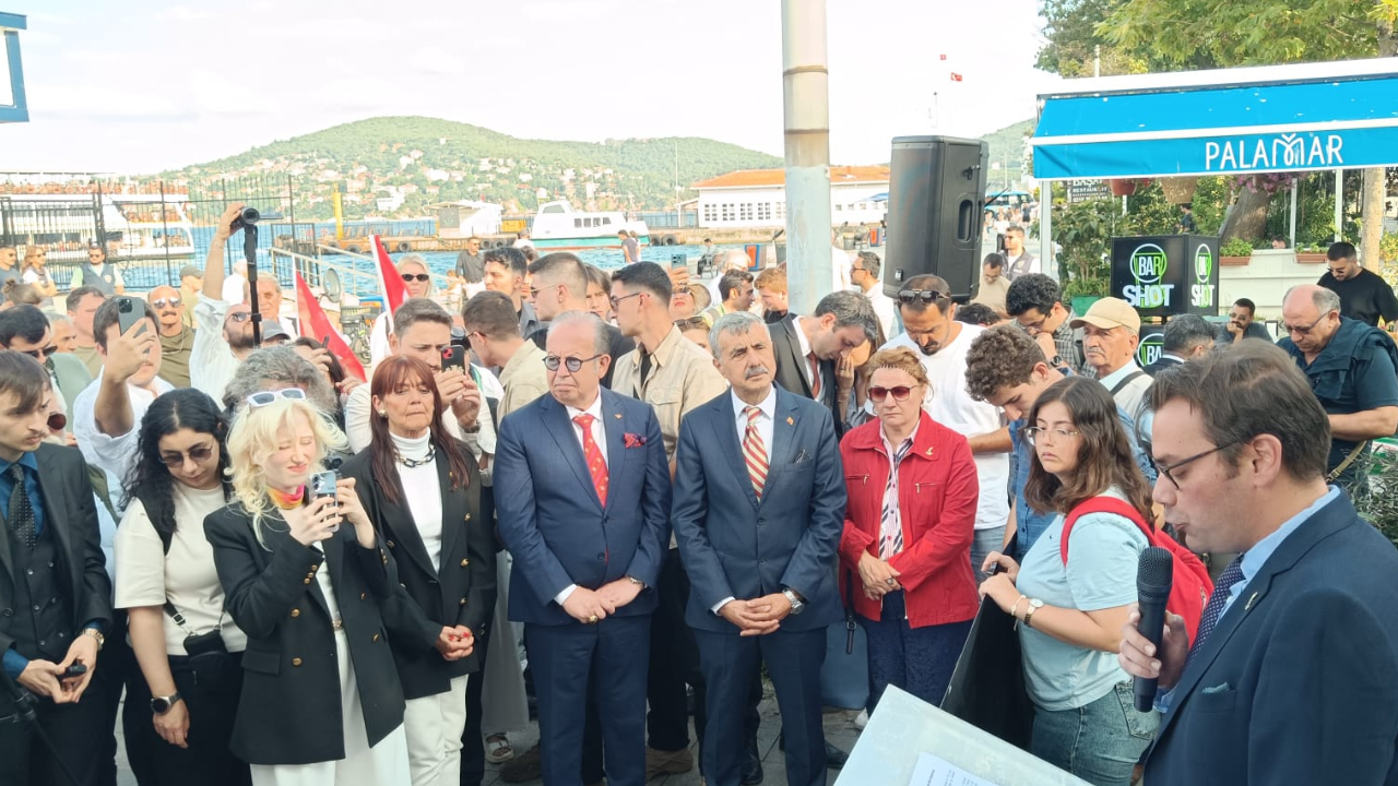 Lozan Barış Antlaşması’nın 103. yıl dönümünde Heybeliada İskele Atatürk Büstü