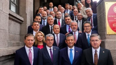Kuruluşunun üzerinden henüz iki gün geçmişken YENİ Parti'de bir istifa