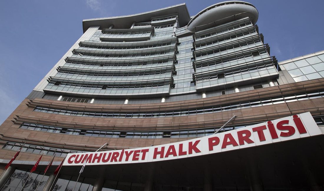 Kemal Kılıçdaroğlu'nun mutlak butlan kararıyla yeniden genel başkanlık koltuğuna oturmasının