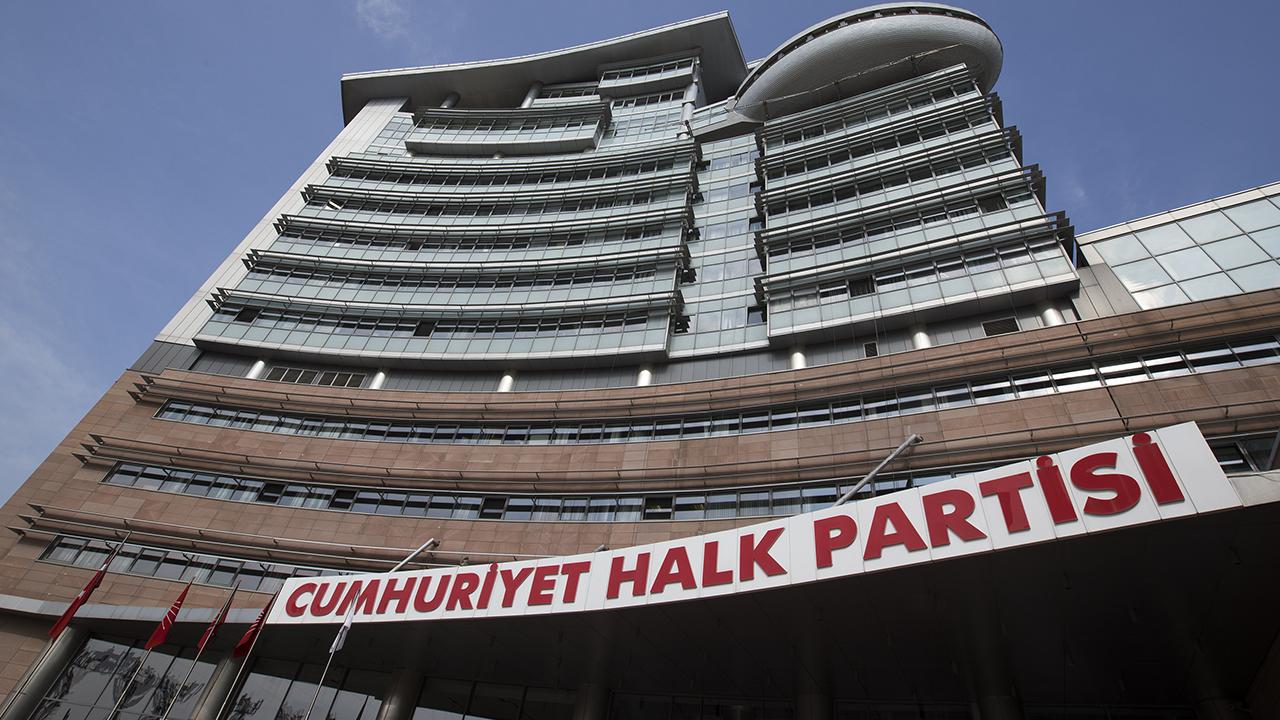 Kemal Kılıçdaroğlu'nun mutlak butlan kararıyla yeniden genel başkanlık koltuğuna oturmasının