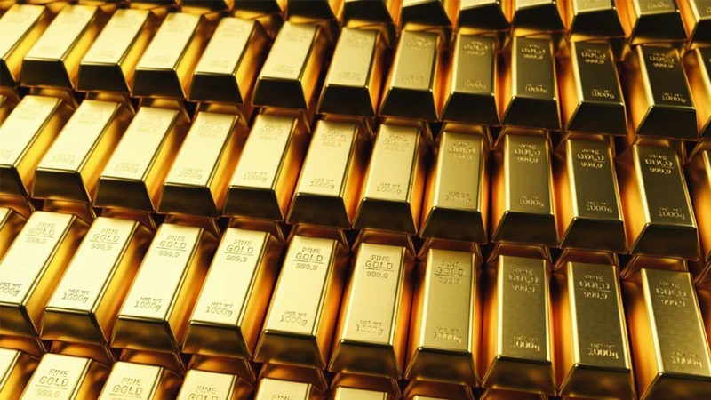Hafta içinde 4.697 dolarla zirve yapan ons altın, Fed'in şahin