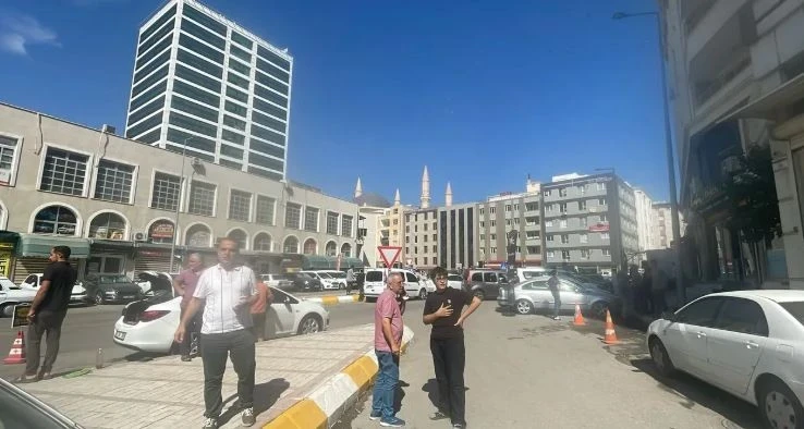 Şanlıurfa'nın Karaköprü ilçesi merkezli 5,4 büyüklüğünde deprem meydana geldi. Saat