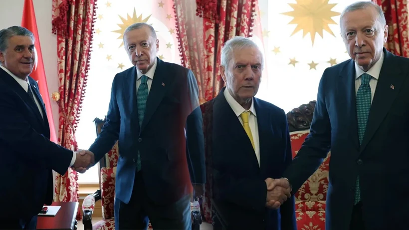 Cumhurbaşkanı Recep Tayyip Erdoğan, Dolmabahçe Çalışma Ofisi'nde Beşiktaş, Fenerbahçe, Galatasaray