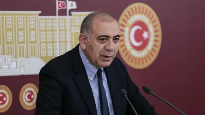 CHP İstanbul İl Başkanlığı'na geçici olarak atanan Gürsel Tekin ve