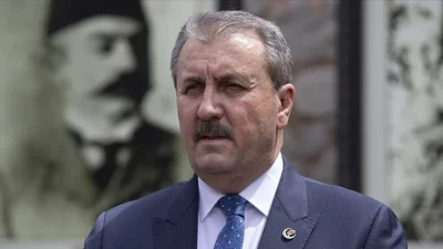 BBP Genel Başkanı Mustafa Destici, ziyaret ettiği bir vakıf üniversitesinin